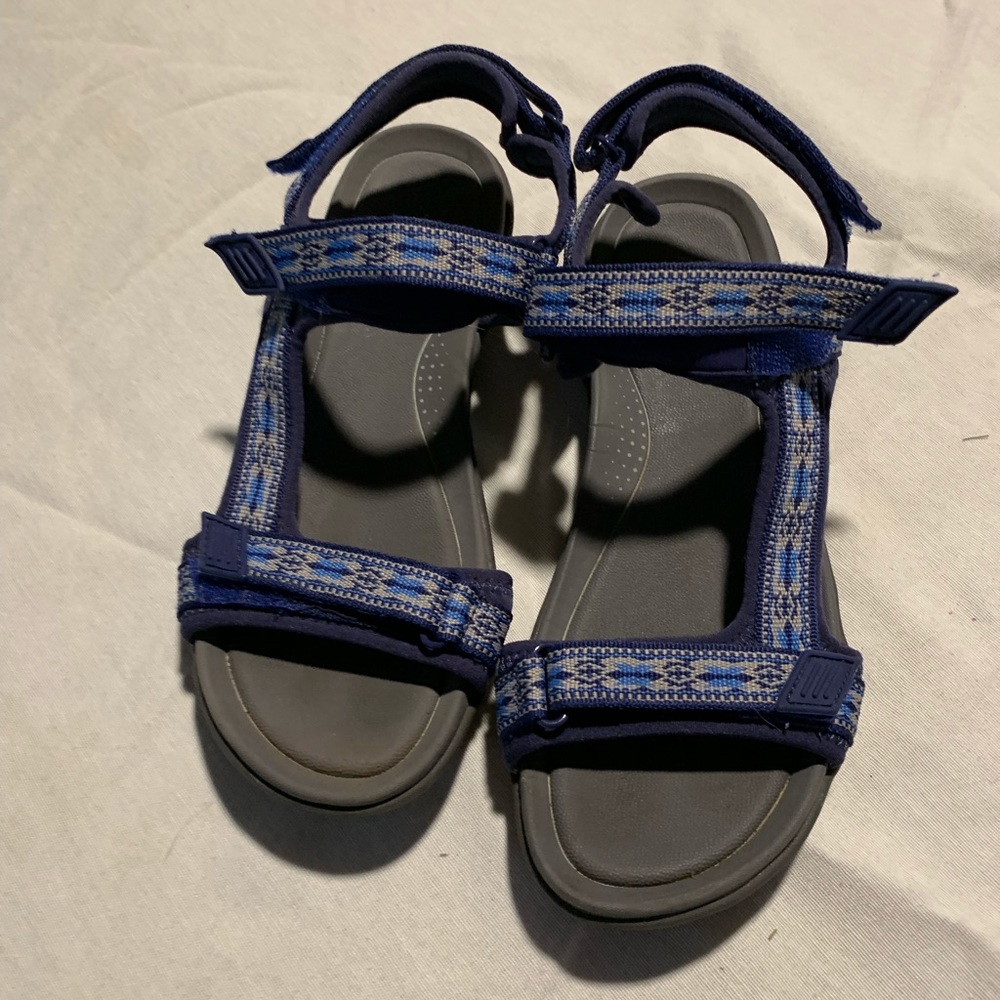 Bass sandals